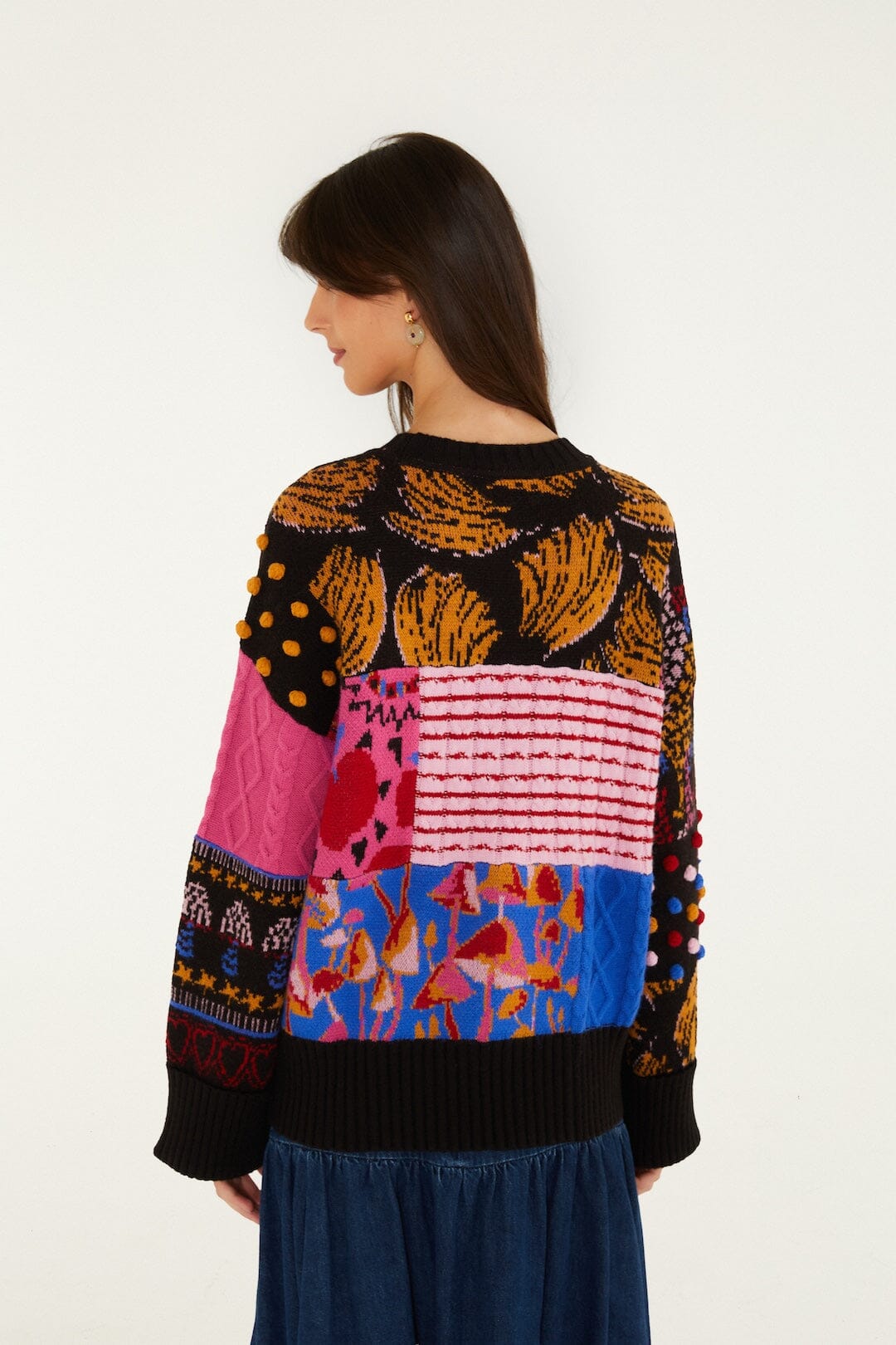 Maglione in maglia con palline patchwork miste