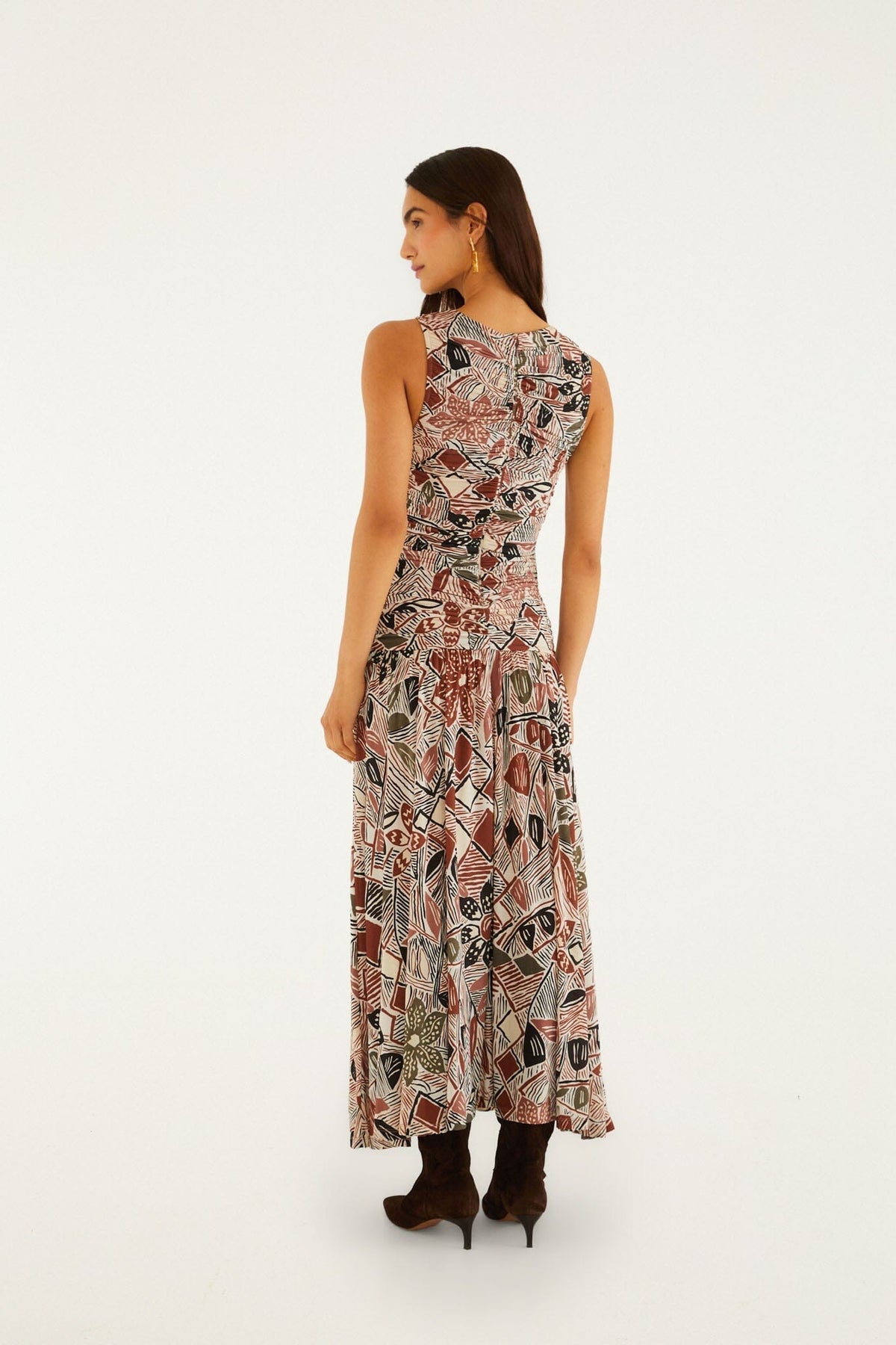 Vestido maxi multicolor de flores rústicas, sin mangas y fruncido