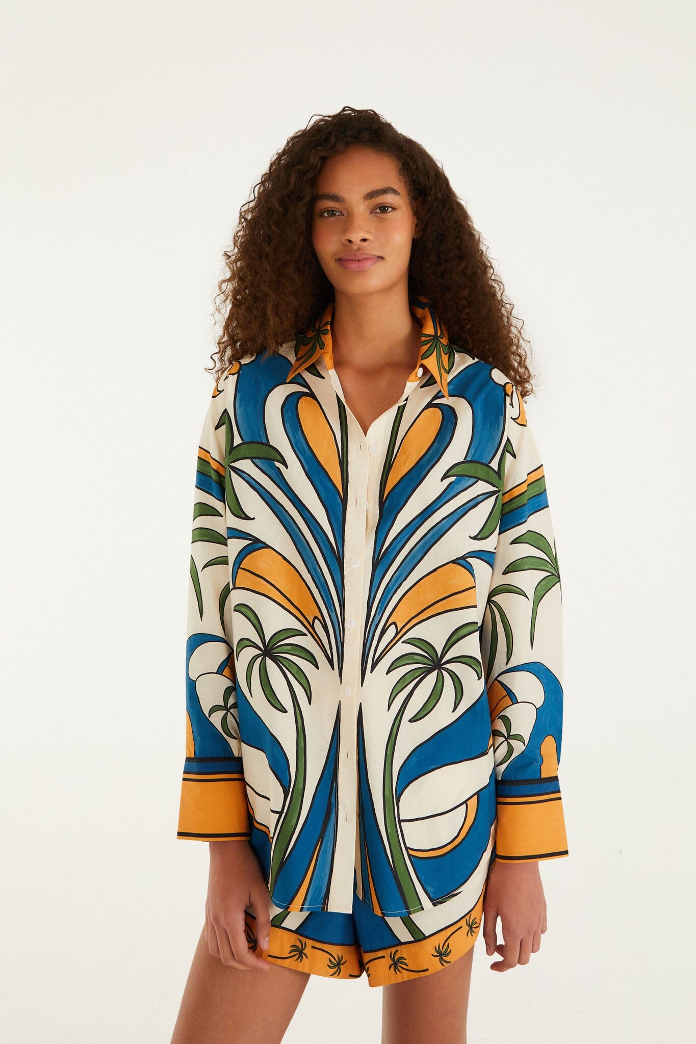 FARM Rio model wearing the Multicolor Tropical Graphic Drawstring Pockets Shorts