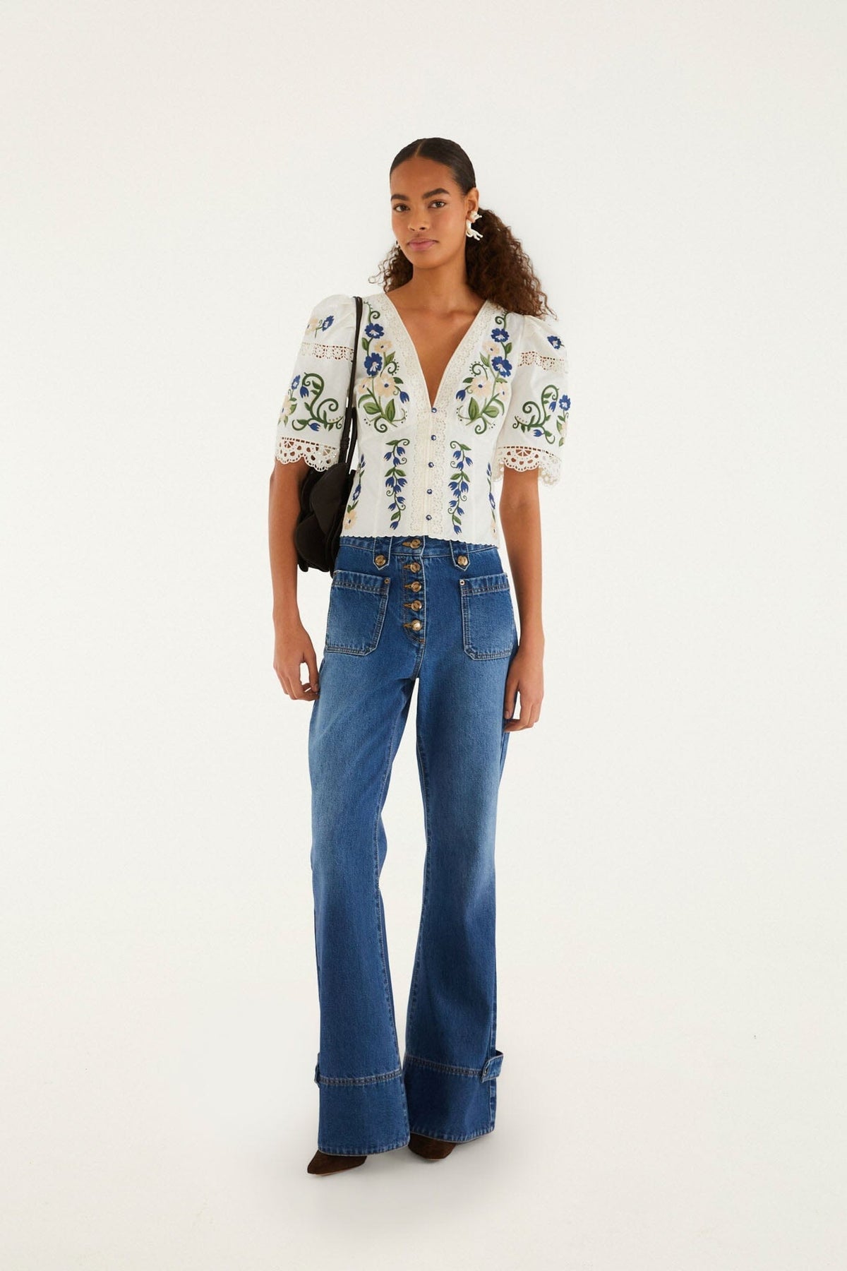 Blusa de encaje bordada Off-White con paisaje campestre