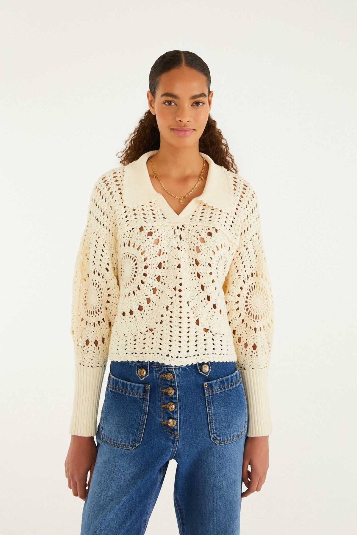 Jersey de crochet tipo polo color blanco roto