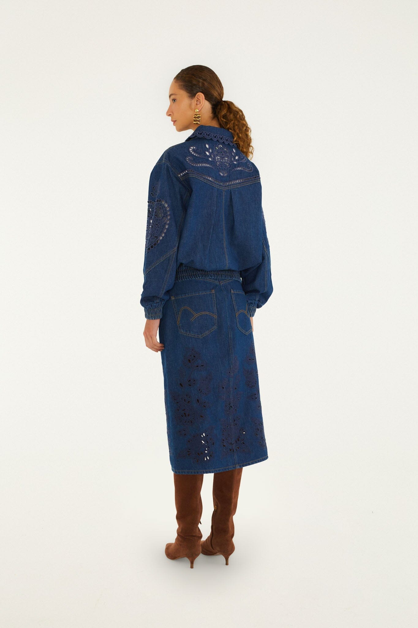 FARM Rio model wearing the Richelieu Front Slit Denim Midi Skirt