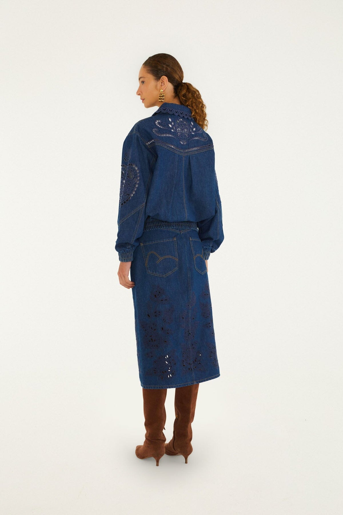 FARM Rio model wearing the Richelieu Front Slit Denim Midi Skirt