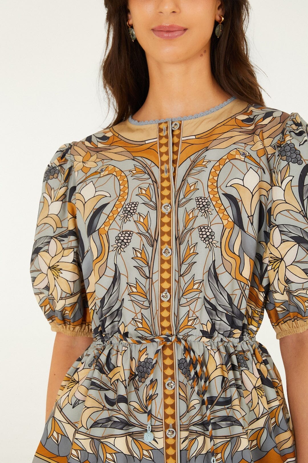 Camicia in pizzo effetto vetrata con coulisse e bottoni