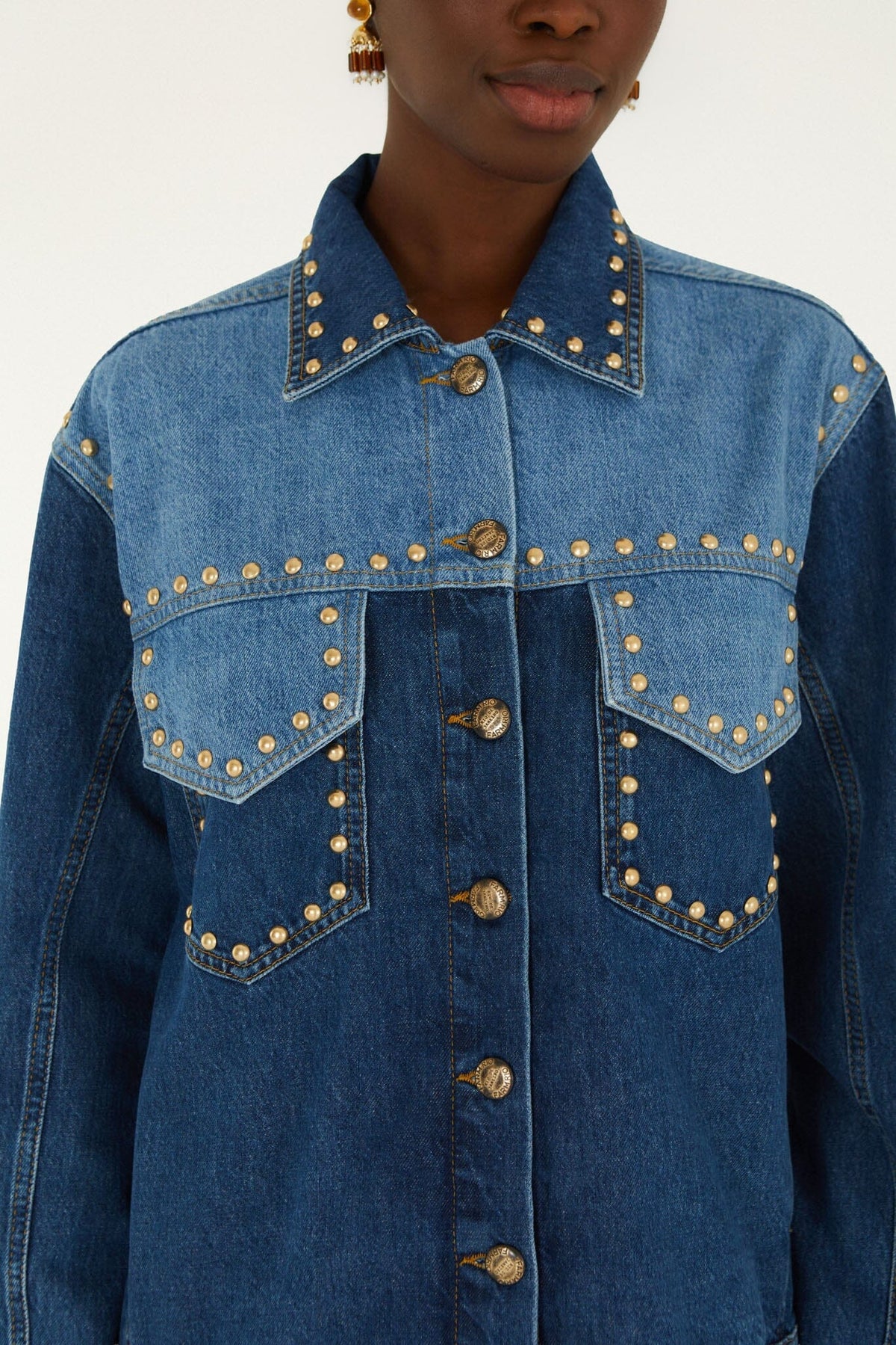 Veste en jean à clous métalliques