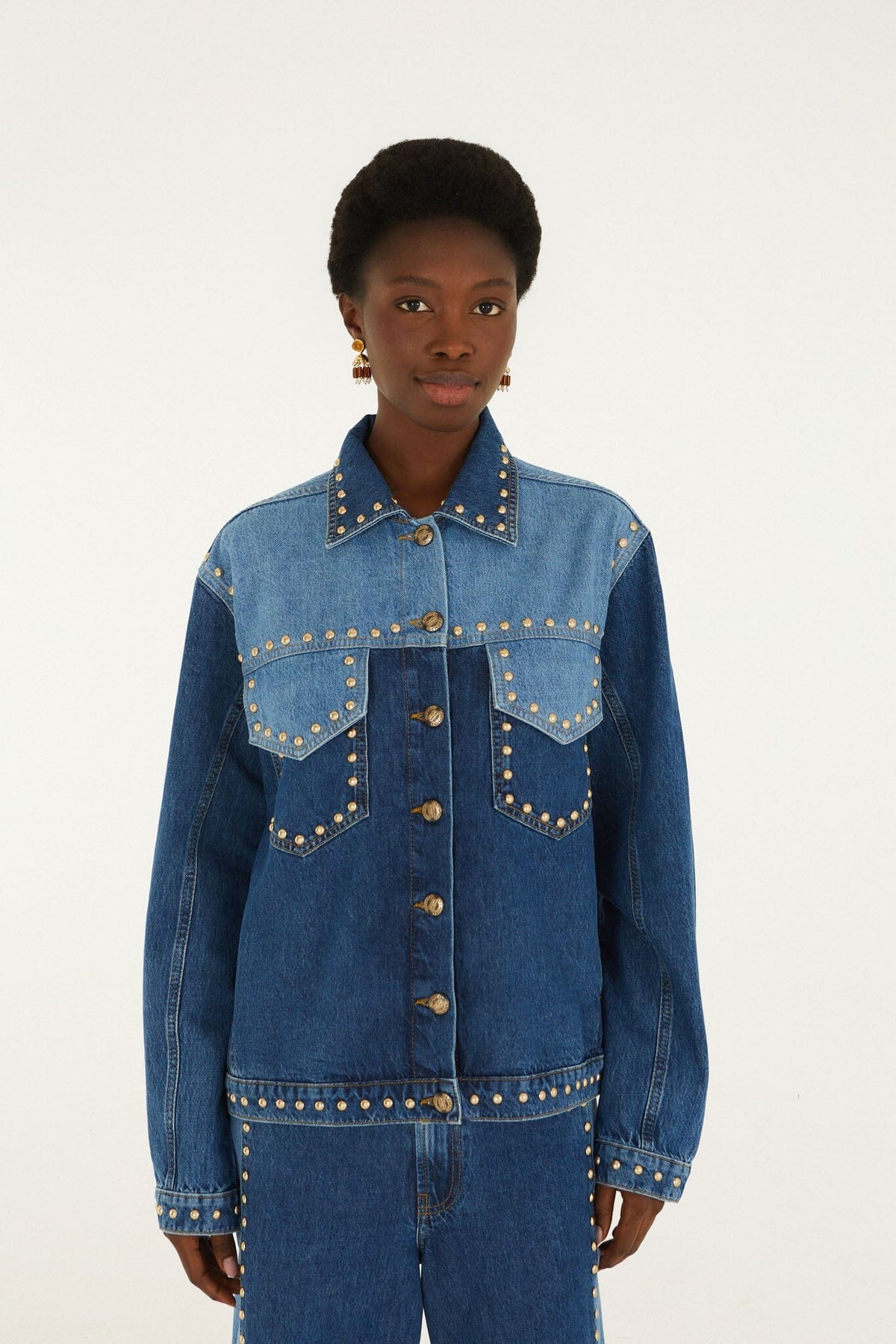 Veste en jean à clous métalliques