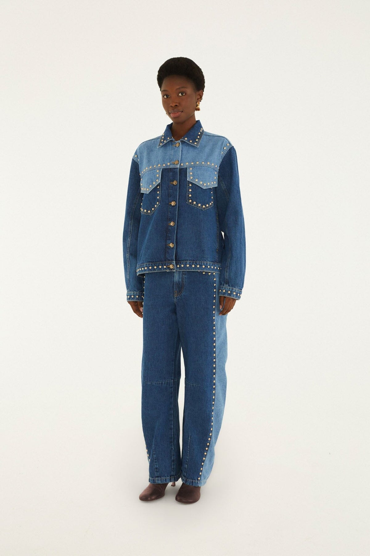 Veste en jean à clous métalliques
