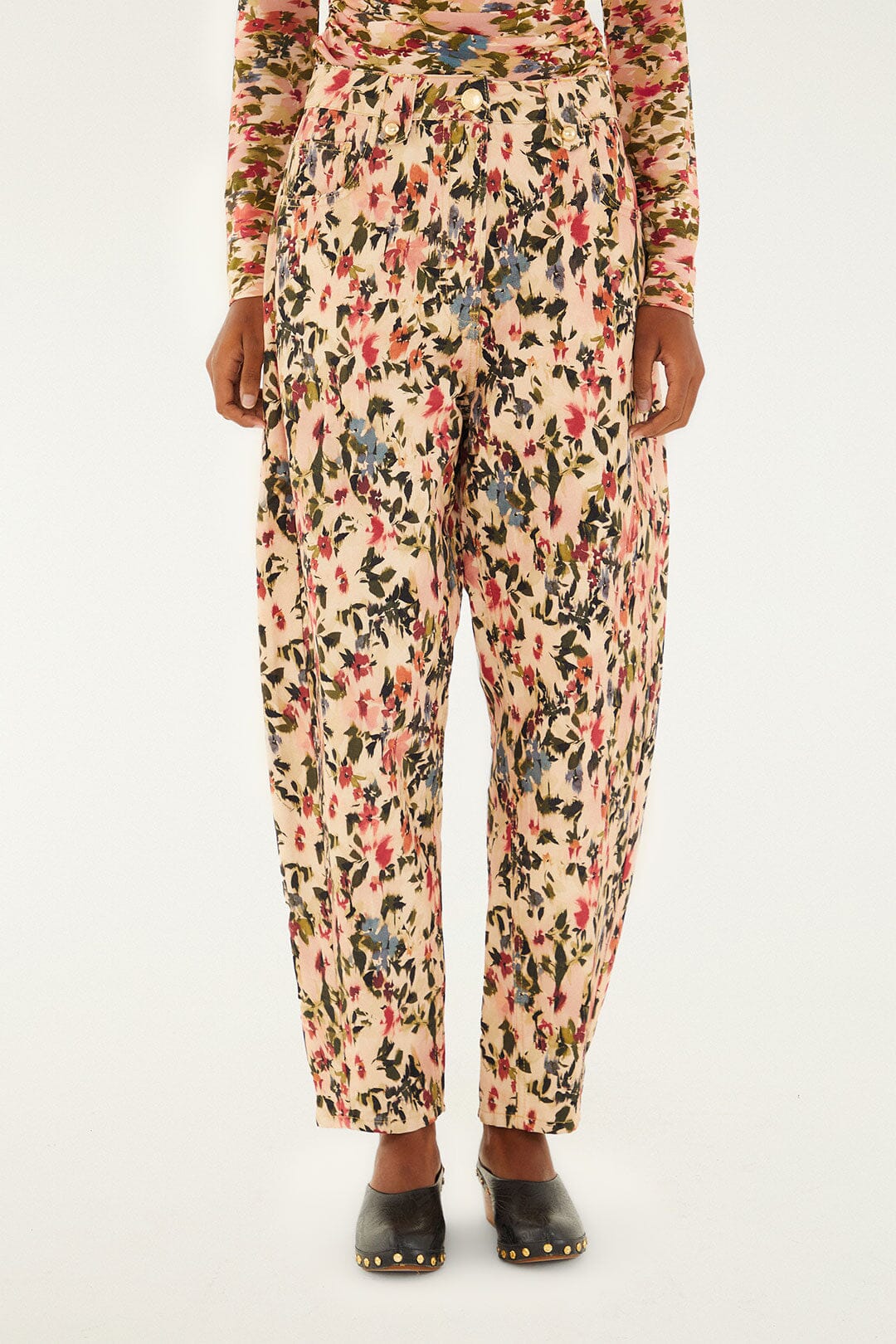FARM Rio model wearing the Tiny Flowers Pink Canvas Ballon Pants Midi Waist