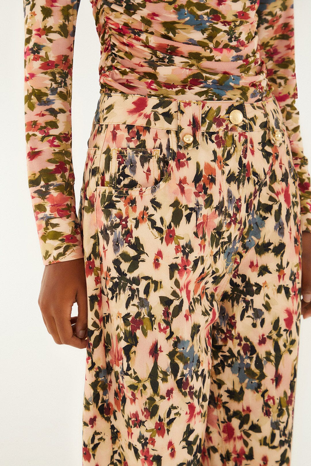 FARM Rio model wearing the Tiny Flowers Pink Canvas Ballon Pants Midi Waist