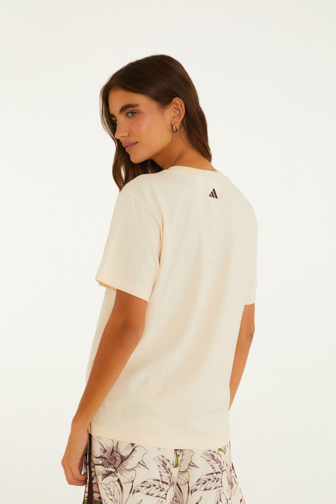 T-shirt Adidas Bouquet color bianco sporco