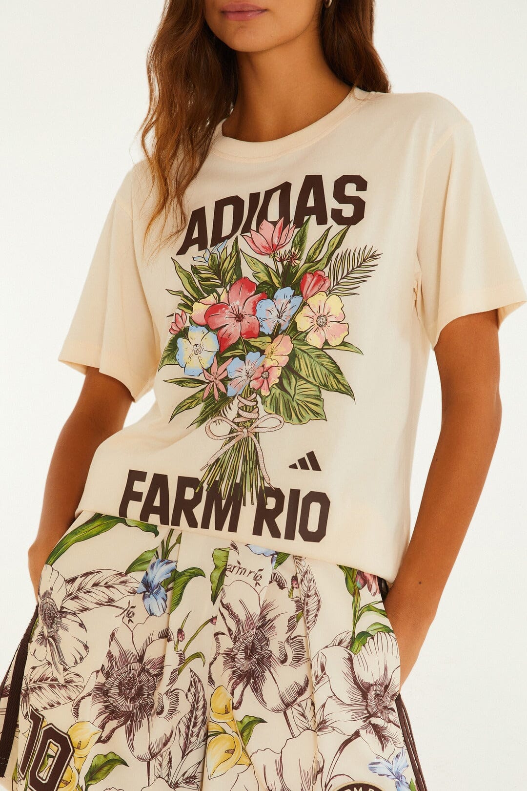 T-shirt Adidas Bouquet color bianco sporco