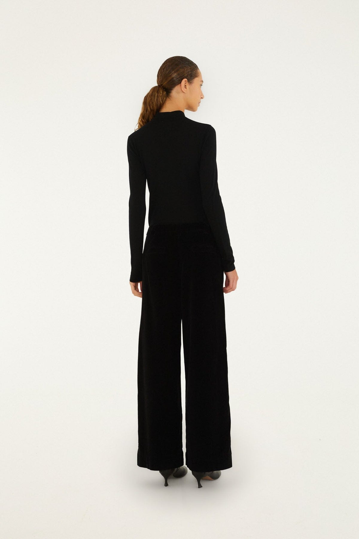 Pantalon en velours côtelé coupe large et ajustée