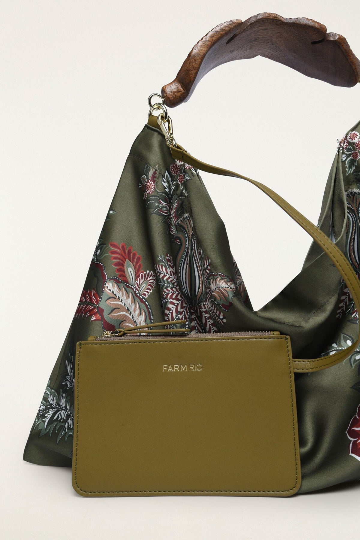 Borsa grande con manico in legno e foulard