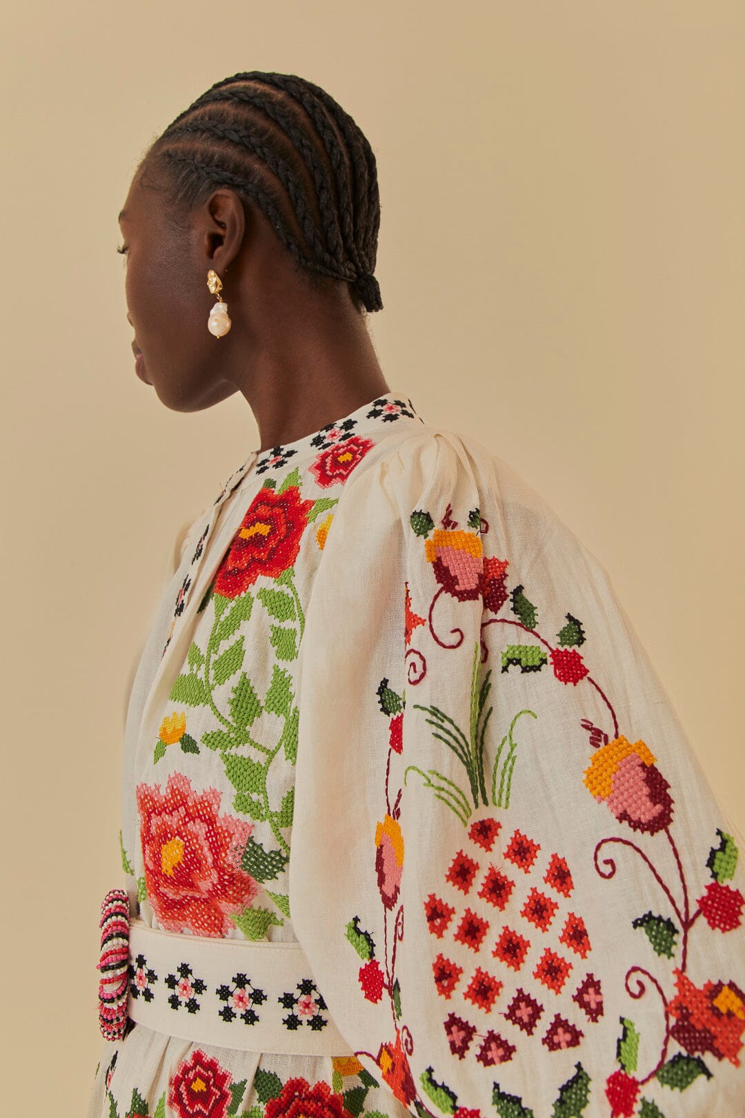 Off-White Embroidered Carmina Floral Short Sleeve Mini Dress FARM Rio Off-White Embroidered Carmina Floral Short Sleeve Mini Dress FARM Rio