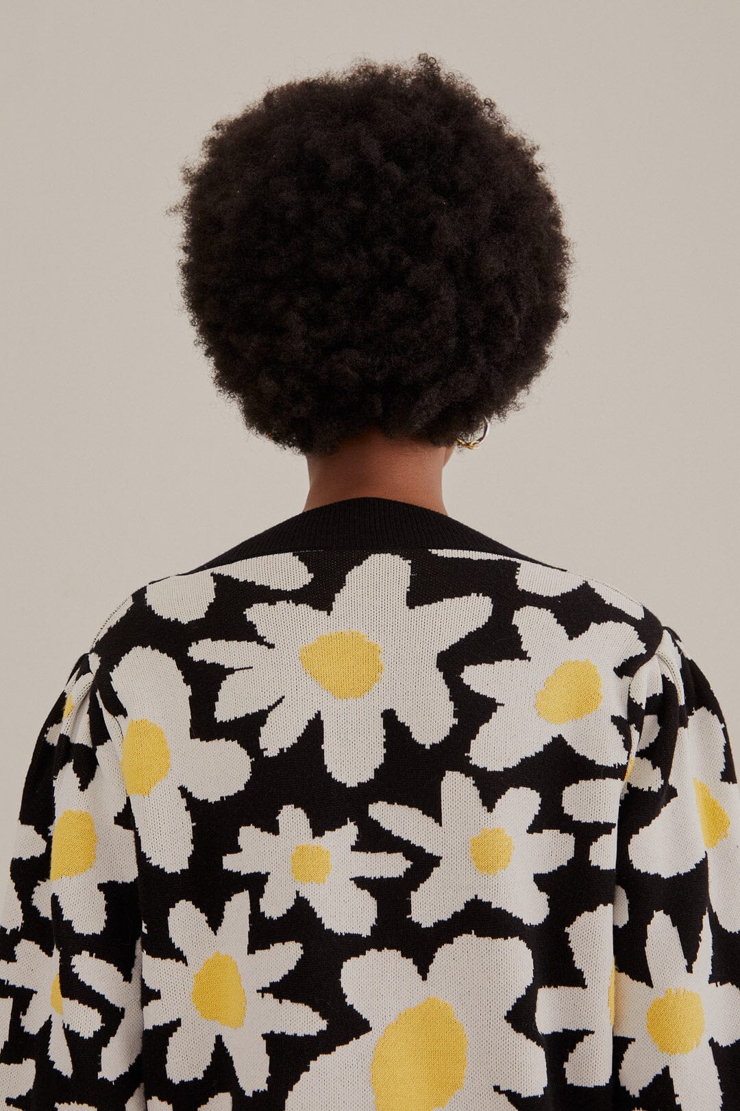 Cardigan en tricot à fleurs noires