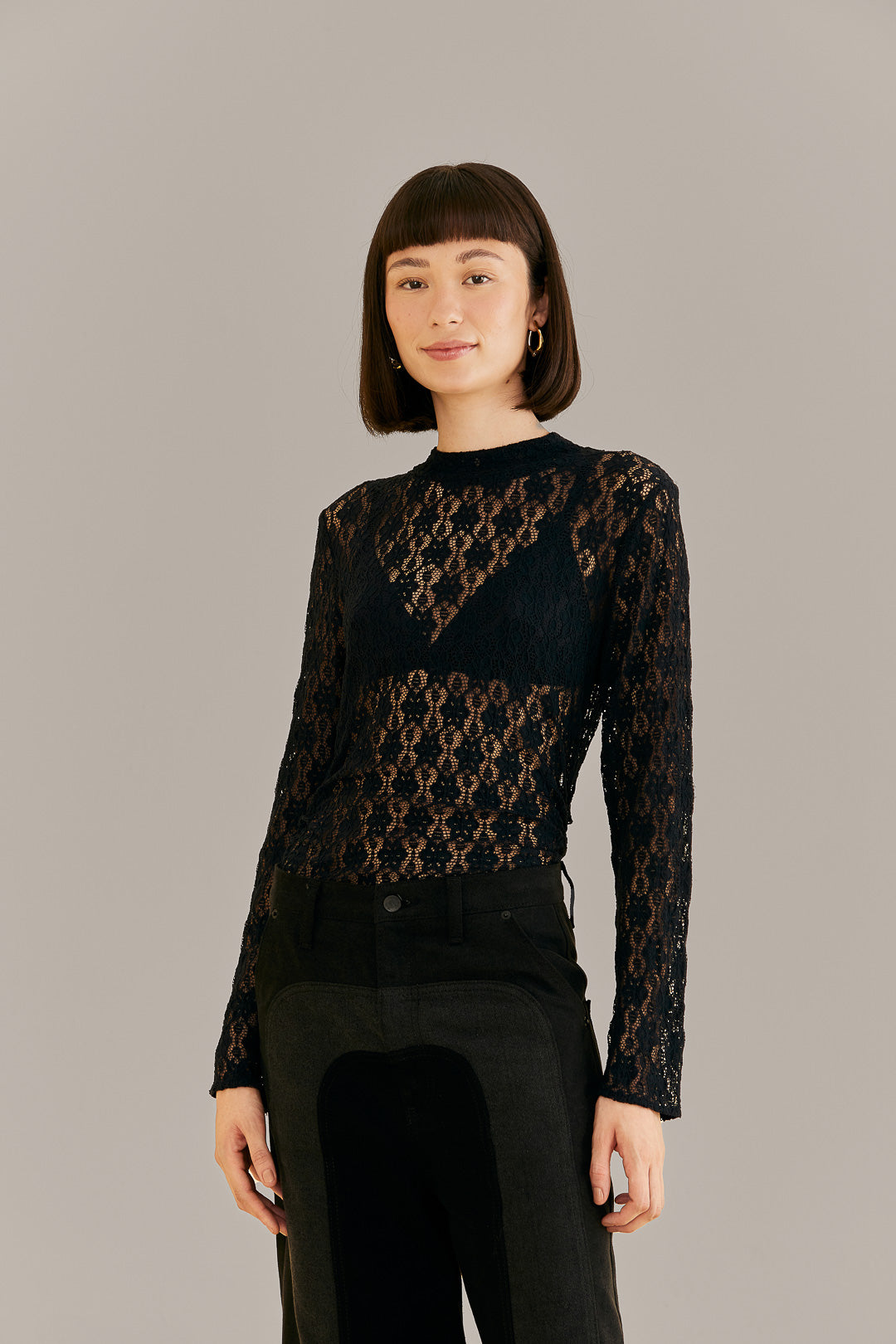 Blouse noire à manches longues en dentelle